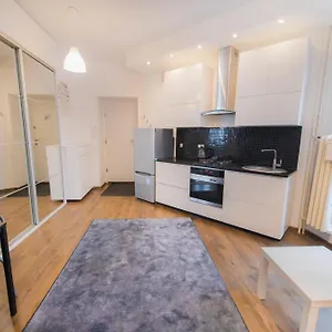 Poznanska Apartment. Great Location. Center Warszawa